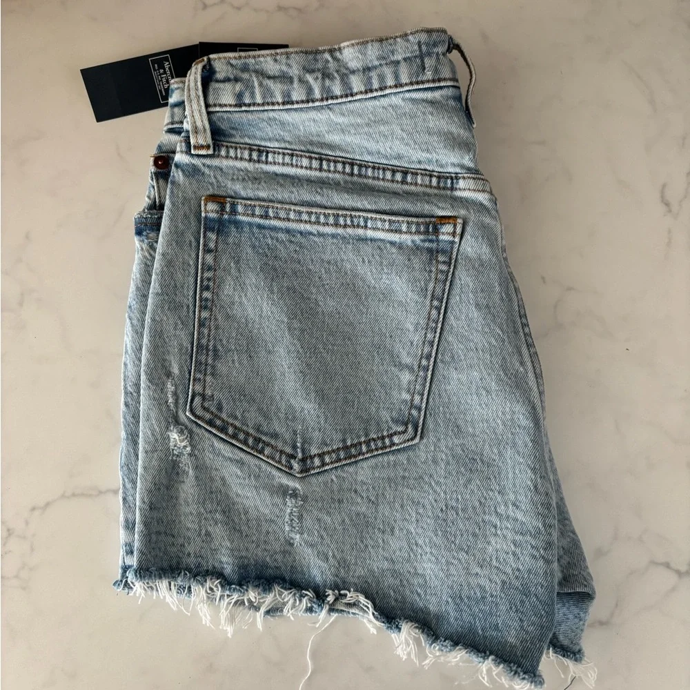 Abercrombie Curve Love Mom Jean Shorts - Size 6 - NWT - Picture 3 of 7